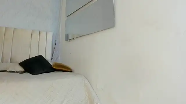 flavia cruz online show from 04-22-26, 03:24