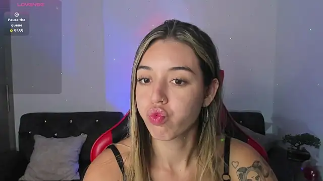 zoee jackson online show from 10-13-25, 03:39