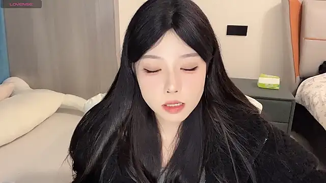 Q-ing online show from 12-24-24, 06:17