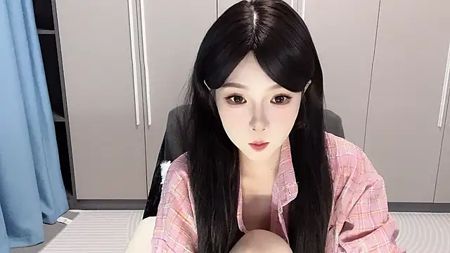 Q-ing online show from 10-11-25, 02:04