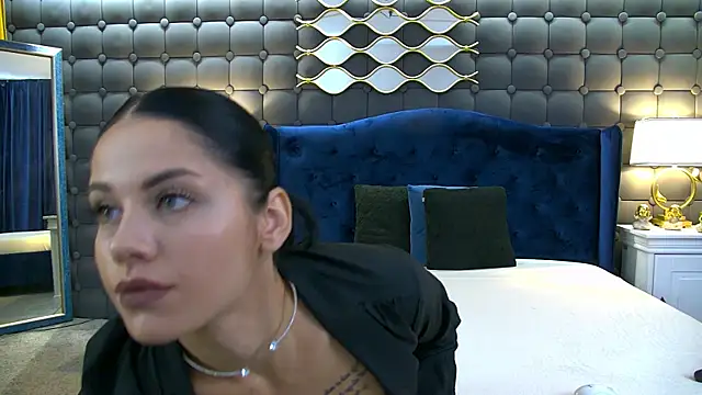 LeyaCass online show from 09-17-25, 04:36