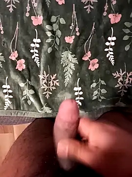 Snapshot of me_in chatting on 12-21-25, 04:41 me in online show from 12-21-25, 04:41