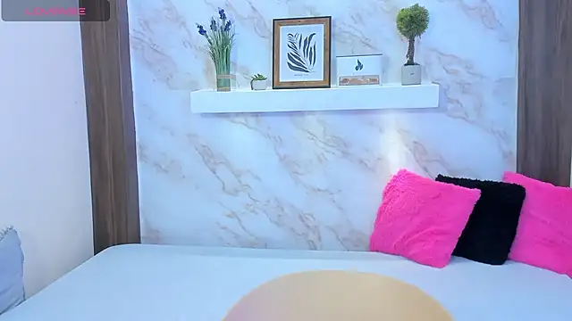 Snapshot of AmyBarton02 chatting on 12-14-25, 06:12 AmyBarton02 online show from 12-14-25, 06:12