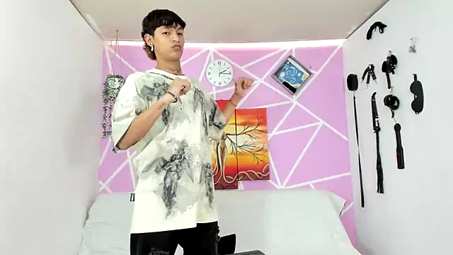 Snapshot of Fresahot2005 chatting on 02-07-25, 07:17 Fresahot2005 online show from 02-07-25, 07:17