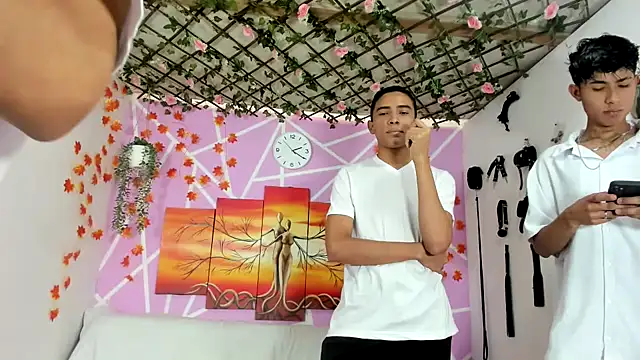 Snapshot of Fresahot2005 chatting on 02-14-25, 07:23 Fresahot2005 online show from 02-14-25, 07:23