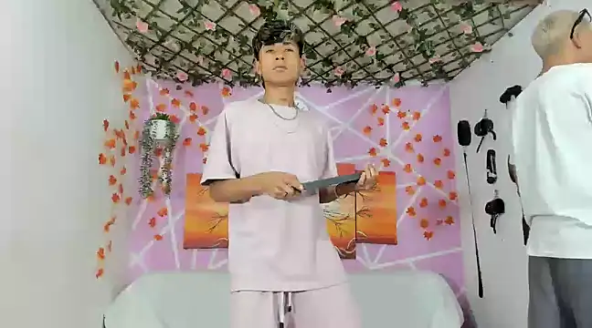 Snapshot of Fresahot2005 chatting on 03-09-25, 12:00 Fresahot2005 online show from 03-09-25, 12:00