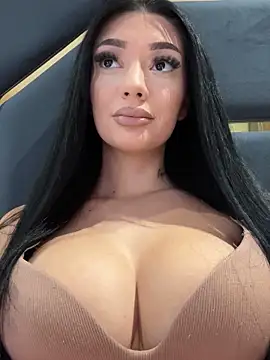 Snapshot of amirahylerr chatting on 10-06-25, 01:41 amirahylerr online show from 10-06-25, 01:41