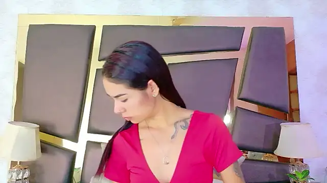 NicoleEsposito online show from 10-01-25, 01:06