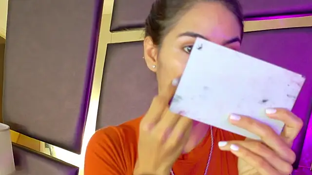 NicoleEsposito online show from 10-18-25, 12:39