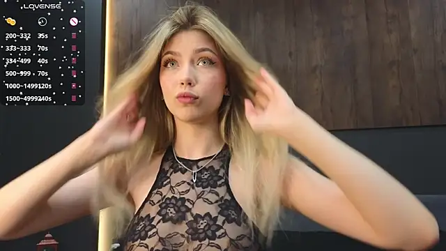 Snapshot of Rainaslater chatting on 12-24-24, 08:27 Rainaslater online show from 12-24-24, 08:27