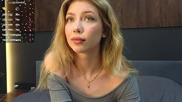 Snapshot of Rainaslater chatting on 02-23-25, 08:55 Rainaslater online show from 02-23-25, 08:55