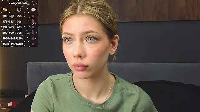 Snapshot of Rainaslater chatting on 03-06-25, 08:37 Rainaslater online show from 03-06-25, 08:37