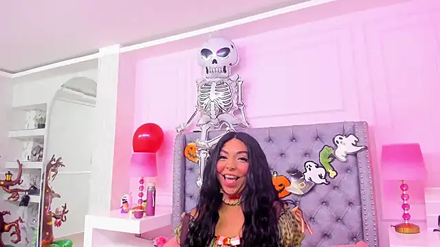 HaileeRoberts online show from 10-18-25, 12:50