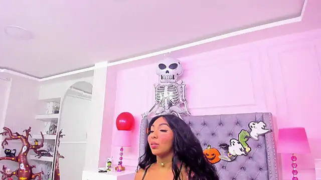 HaileeRoberts online show from 10-25-25, 12:45