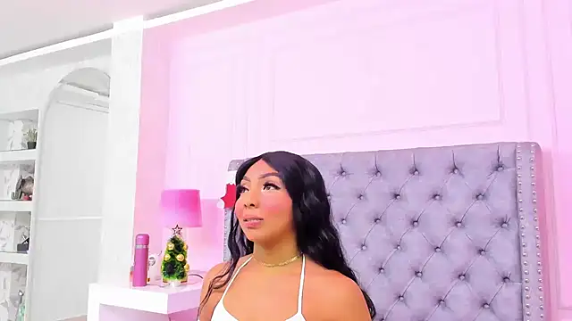 HaileeRoberts online show from 11-18-25, 12:20