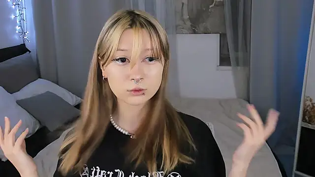 SaintGirl online show from 02-05-25, 01:44