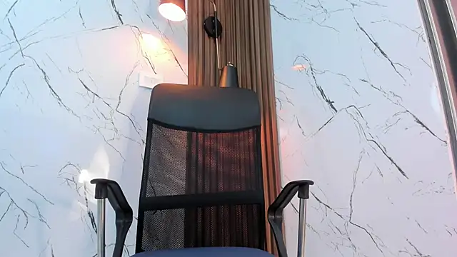 Snapshot of antony_bigdick_ chatting on 11-18-25, 01:00 antony bigdick online show from 11-18-25, 01:00