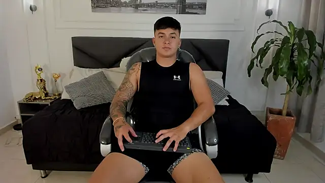 Cristopher strong online show from 05-13-26, 11:18