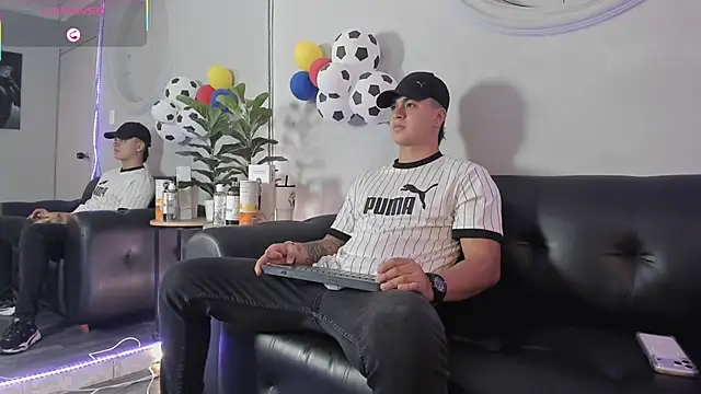 Snapshot of Cristopher_strong chatting on 06-26-26, 01:04 Cristopher strong online show from 06-26-26, 01:04