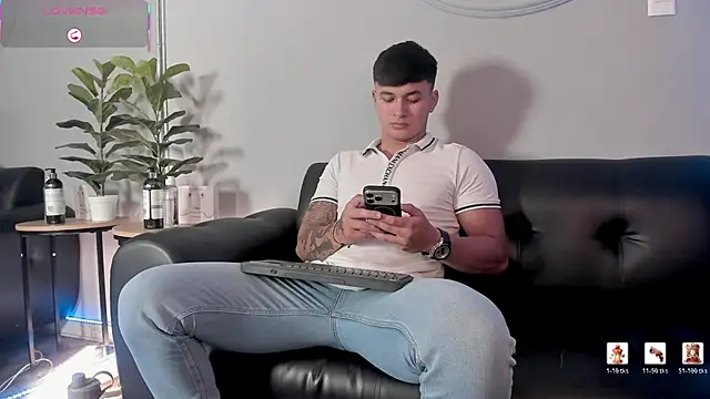 Snapshot of Cristopher_strong chatting on 07-23-26, 01:53 Cristopher strong online show from 07-23-26, 01:53