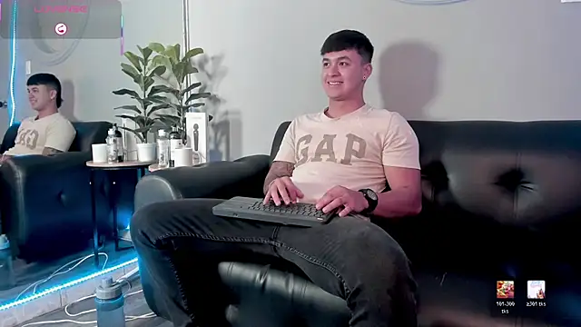 Snapshot of Cristopher_strong chatting on 07-27-26, 02:02 Cristopher strong online show from 07-27-26, 02:02