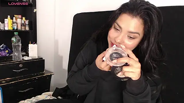 lolaa staars online show from 01-10-25, 02:57