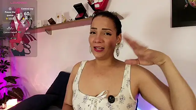 Snapshot of Elliee_ chatting on 07-21-26, 12:29 Elliee online show from 07-21-26, 12:29