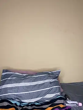 Snapshot of DarkBerry87 chatting on 02-14-25, 05:14 DarkBerry87 online show from 02-14-25, 05:14