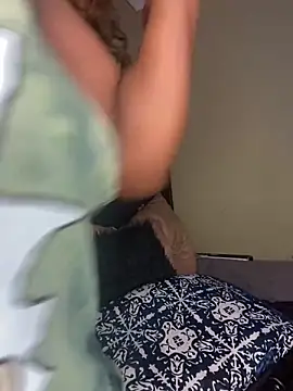 Snapshot of DarkBerry87 chatting on 10-15-25, 12:00 DarkBerry87 online show from 10-15-25, 12:00