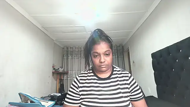 Indianmayaxoxo online show from 05-26-26, 12:01