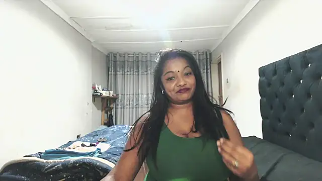 Indianmayaxoxo online show from 06-06-26, 04:55