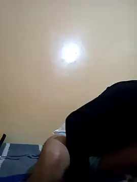Snapshot of Bisex_activ19 chatting on 01-08-25, 09:01 Bisex activ19 online show from 01-08-25, 09:01