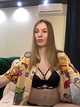 Snapshot of RachelBelI chatting on 03-18-25, 11:20 RachelBelI online show from 03-18-25, 11:20