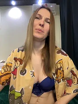 Snapshot of RachelBelI chatting on 10-12-25, 11:37 RachelBelI online show from 10-12-25, 11:37