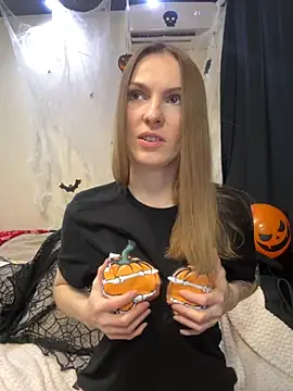 Snapshot of RachelBelI chatting on 10-19-25, 11:38 RachelBelI online show from 10-19-25, 11:38