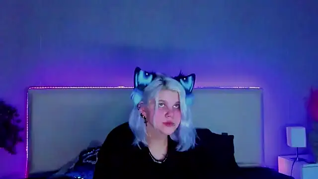 Snapshot of JoannLowe chatting on 02-13-25, 09:06 JoannLowe online show from 02-13-25, 09:06