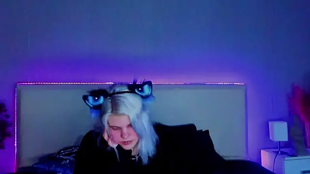 Snapshot of JoannLowe chatting on 02-14-25, 12:09 JoannLowe online show from 02-14-25, 12:09