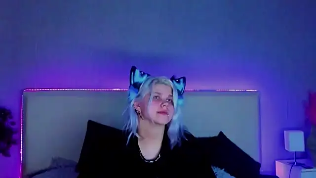 Snapshot of JoannLowe chatting on 02-15-25, 12:04 JoannLowe online show from 02-15-25, 12:04