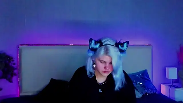 Snapshot of JoannLowe chatting on 02-18-25, 08:36 JoannLowe online show from 02-18-25, 08:36