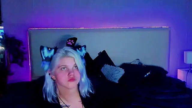 Snapshot of JoannLowe chatting on 02-19-25, 11:14 JoannLowe online show from 02-19-25, 11:14