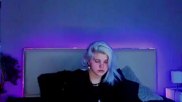 Snapshot of JoannLowe chatting on 02-21-25, 12:38 JoannLowe online show from 02-21-25, 12:38