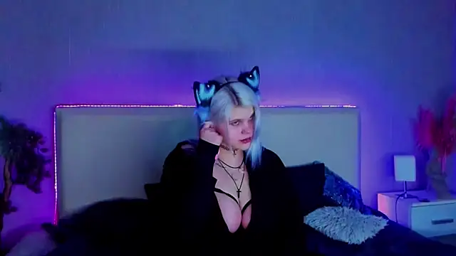 Snapshot of JoannLowe chatting on 02-22-25, 08:31 JoannLowe online show from 02-22-25, 08:31