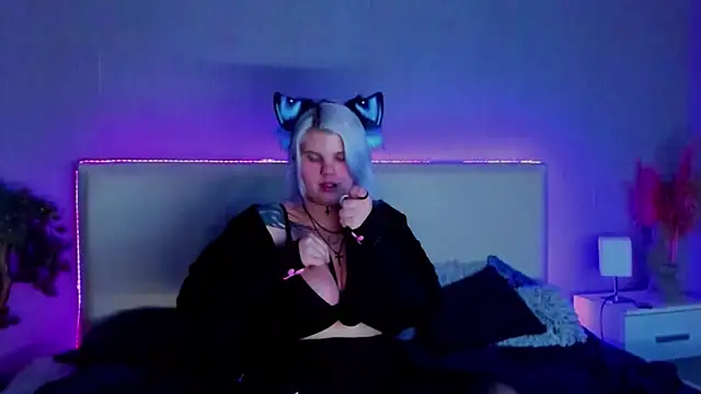 Snapshot of JoannLowe chatting on 02-22-25, 11:46 JoannLowe online show from 02-22-25, 11:46