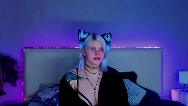 Snapshot of JoannLowe chatting on 02-24-25, 08:14 JoannLowe online show from 02-24-25, 08:14