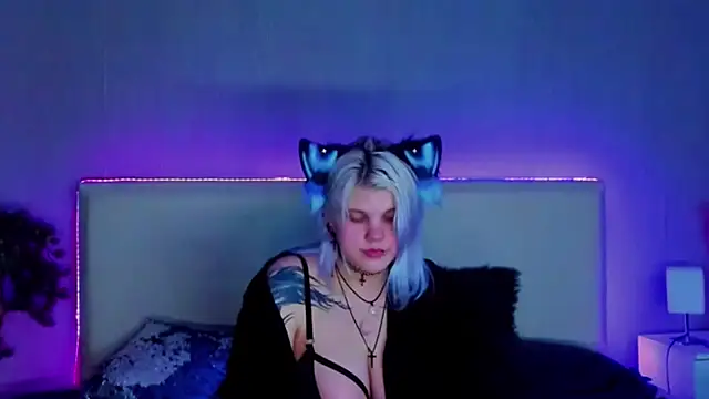 Snapshot of JoannLowe chatting on 02-24-25, 11:19 JoannLowe online show from 02-24-25, 11:19