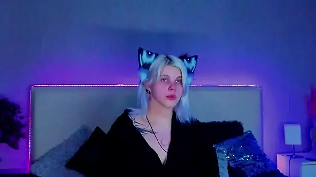 Snapshot of JoannLowe chatting on 02-26-25, 07:49 JoannLowe online show from 02-26-25, 07:49