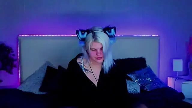 Snapshot of JoannLowe chatting on 02-26-25, 11:26 JoannLowe online show from 02-26-25, 11:26