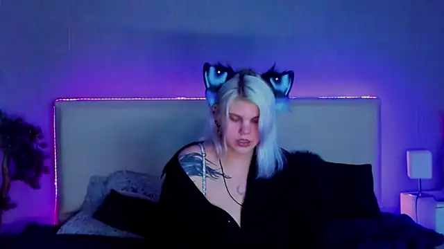 Snapshot of JoannLowe chatting on 02-27-25, 08:53 JoannLowe online show from 02-27-25, 08:53