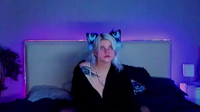 Snapshot of JoannLowe chatting on 02-28-25, 03:04 JoannLowe online show from 02-28-25, 03:04