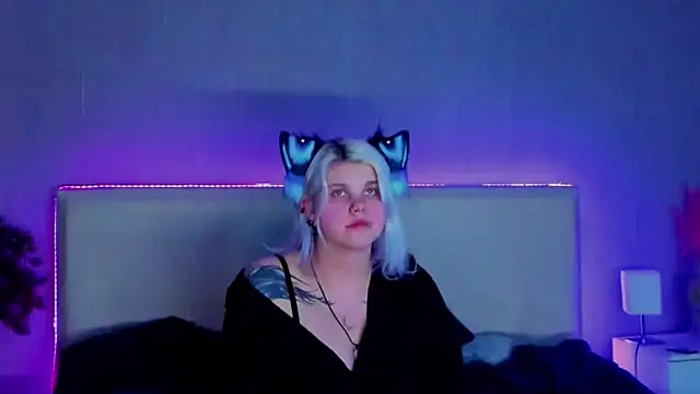 Snapshot of JoannLowe chatting on 03-02-25, 11:53 JoannLowe online show from 03-02-25, 11:53